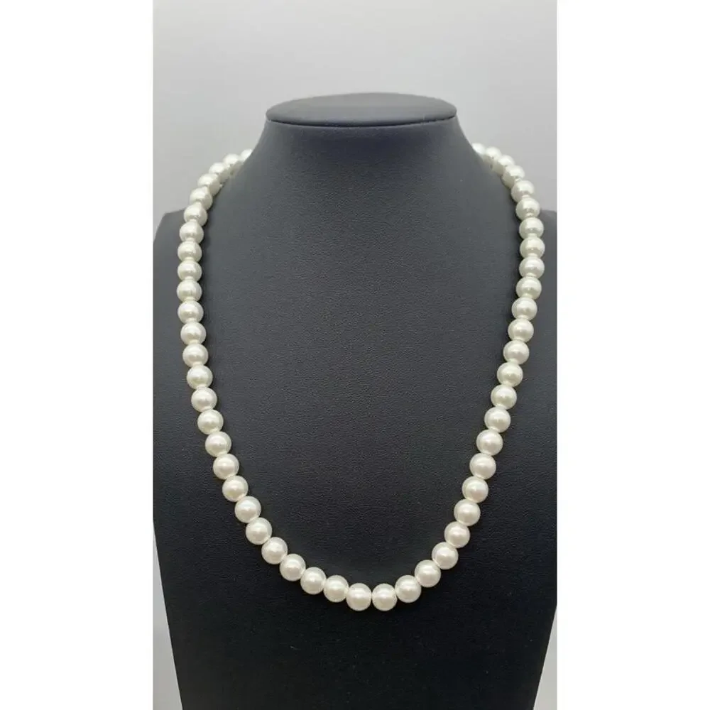 Faux Pearl Choker Coin Pendant Toggle Closure Modern Elegance Necklace‎ 18”